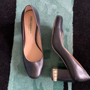 Pearl accent pumps